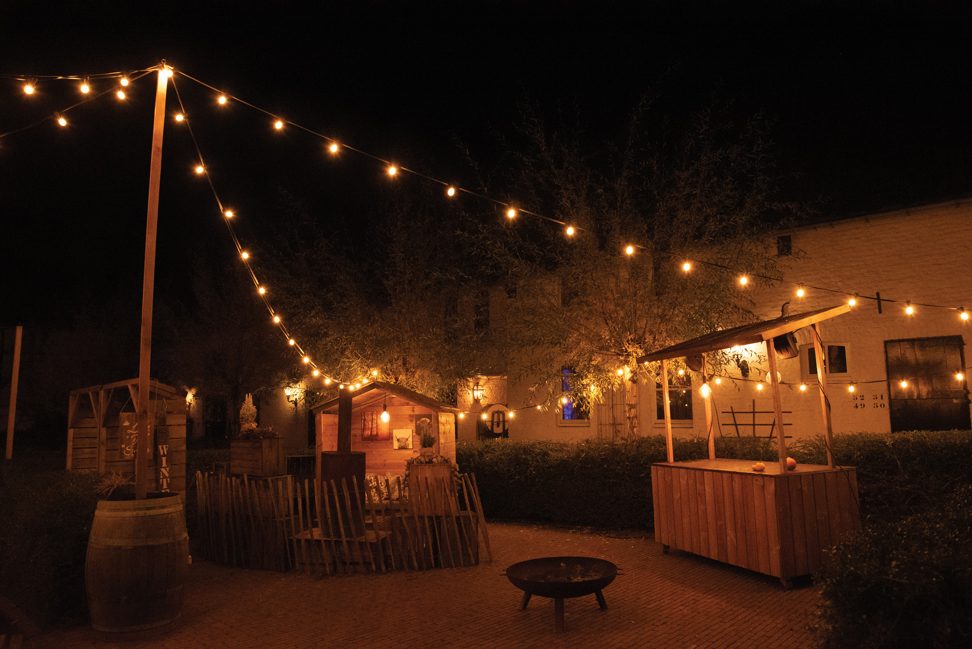 SHOWGEAR Festoon Light E27 Black, 10M 50 cm Abstand - schwarz - 10 m