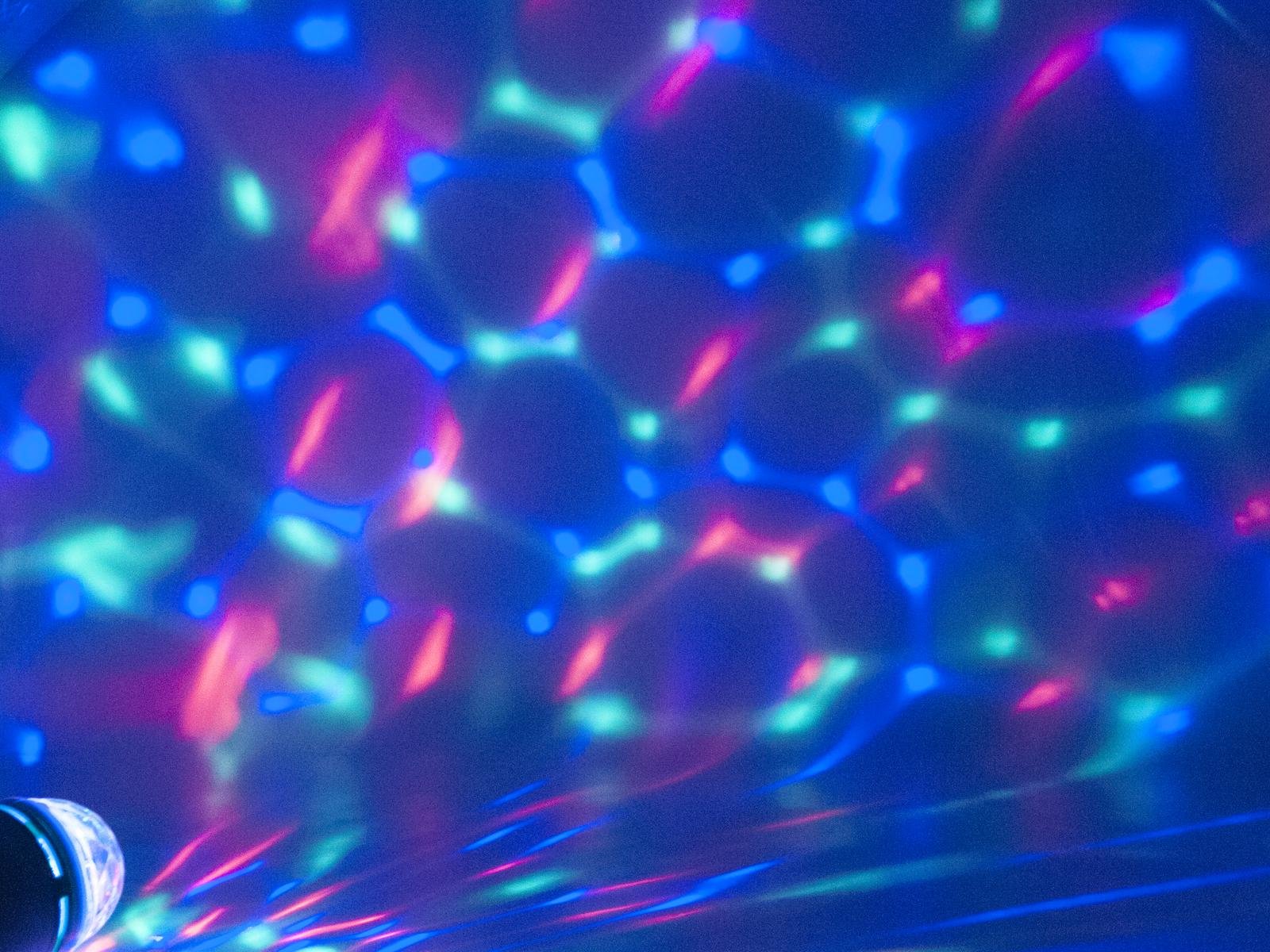 OMNILUX LED BC-1 E-27 Strahleneffekt RGB OMNILUX LED BC-1 E-27 Strahleneffekt RGB