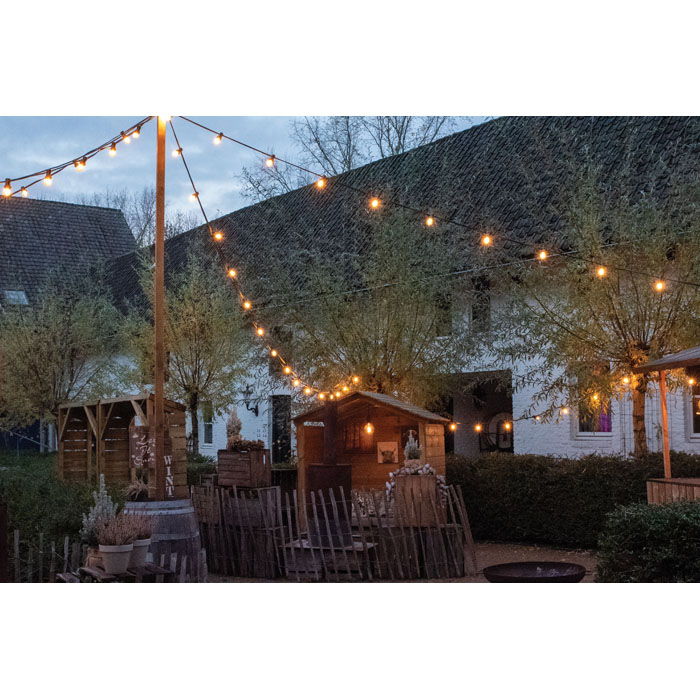 SHOWGEAR Festoon Light E27 100 cm Abstand - schwarz - 50 m SHOWGEAR Festoon Light E27 100 cm Abstand - schwarz - 50 m