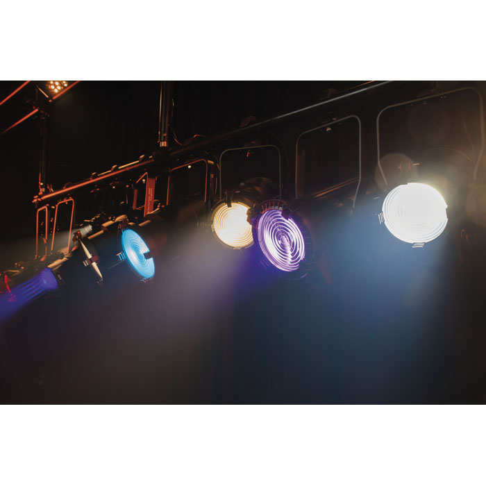 Showtec Performer Profile 650 Q5 240 W RGBAL-Farb theater & Studio LED ellipsoid