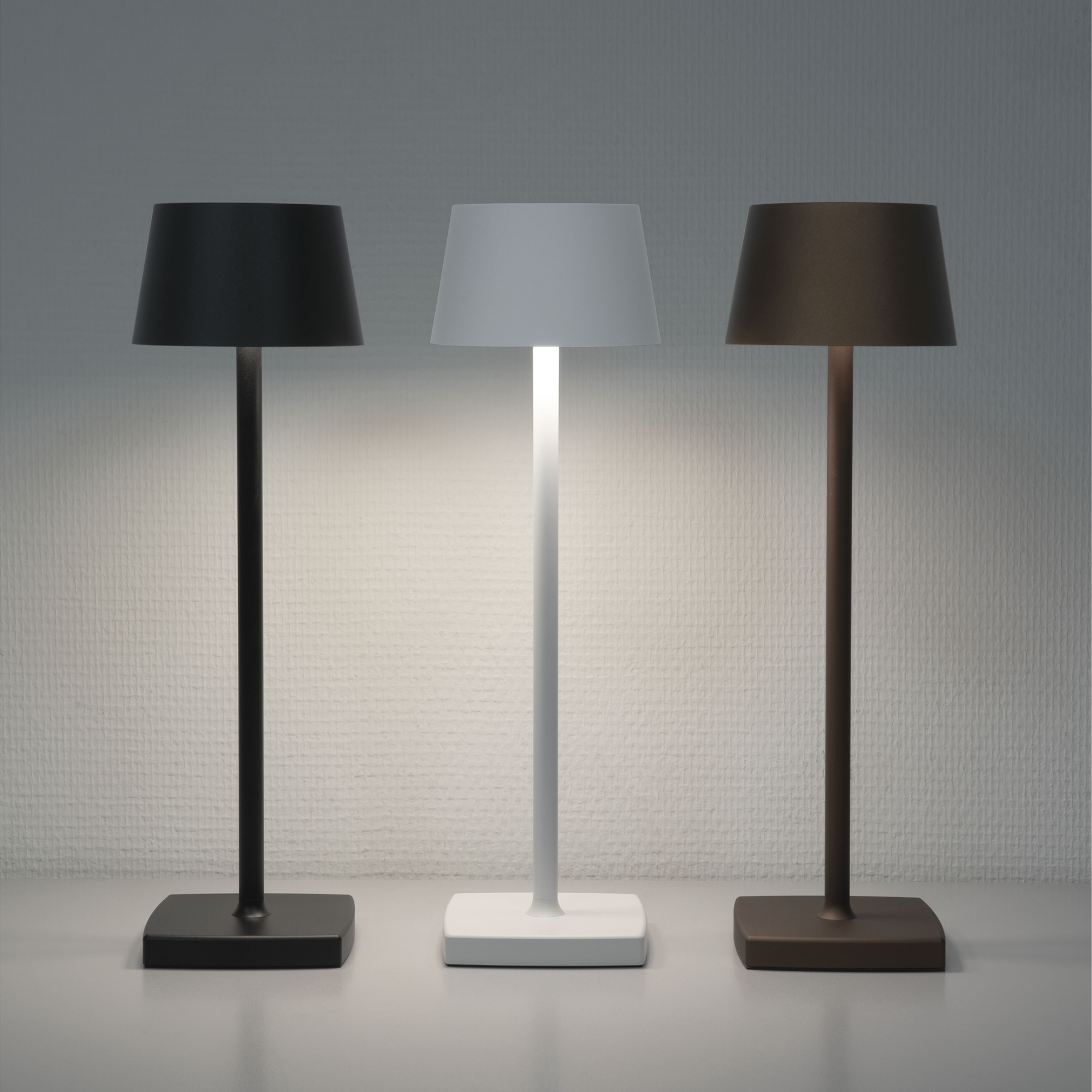 SHOWTEC EventLITE Table-WW Kompakte 3,5 W IP54-Batterie Lampe mit Touch-Dimmer - bronze SHOWTEC EventLITE Table-WW Kompakte 3,5 W IP54-Batterie Lampe mit Touch-Dimmer - bronze