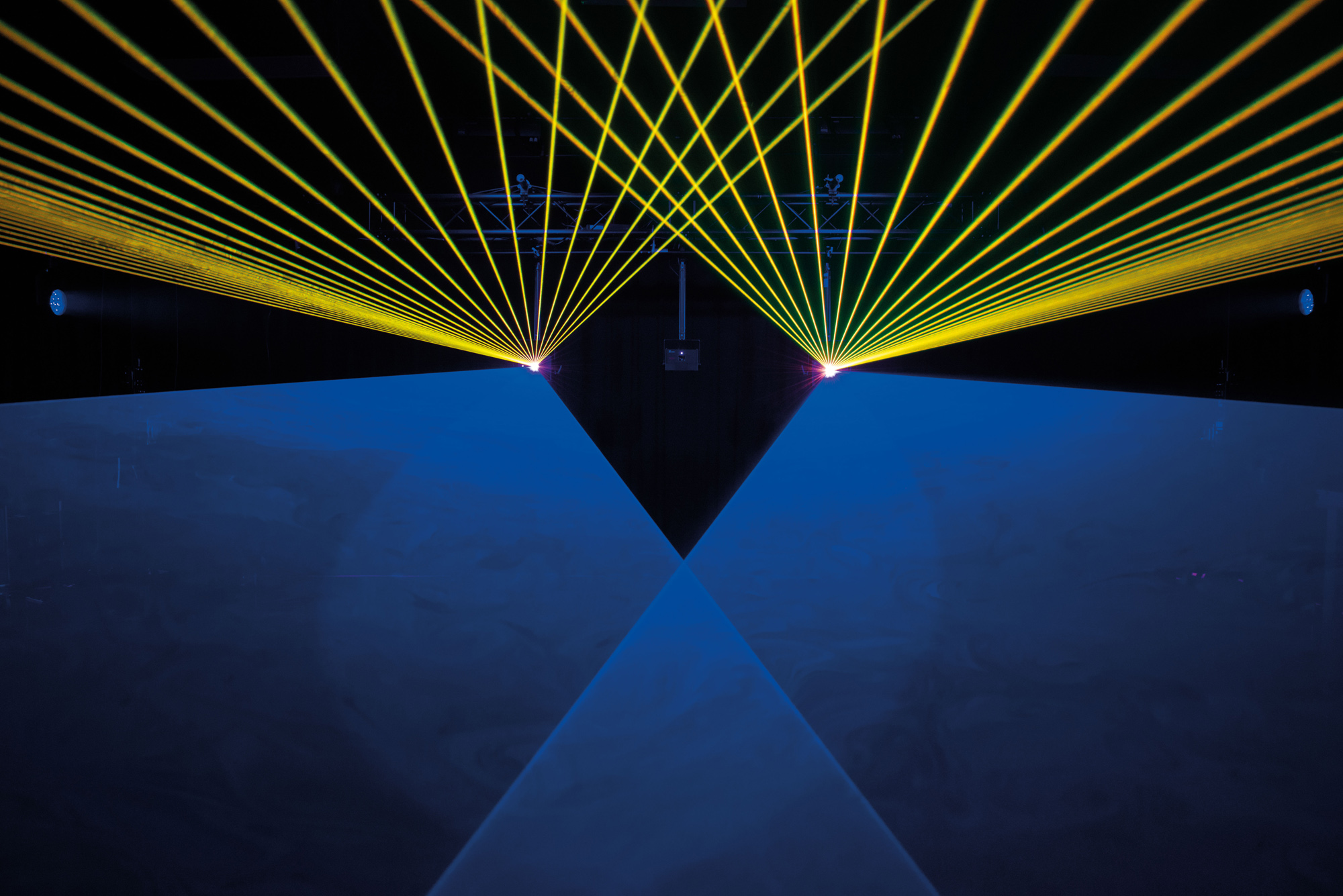 Showtec Solaris 3.0 High-Power RGB-Laser mit Pangolin FB4