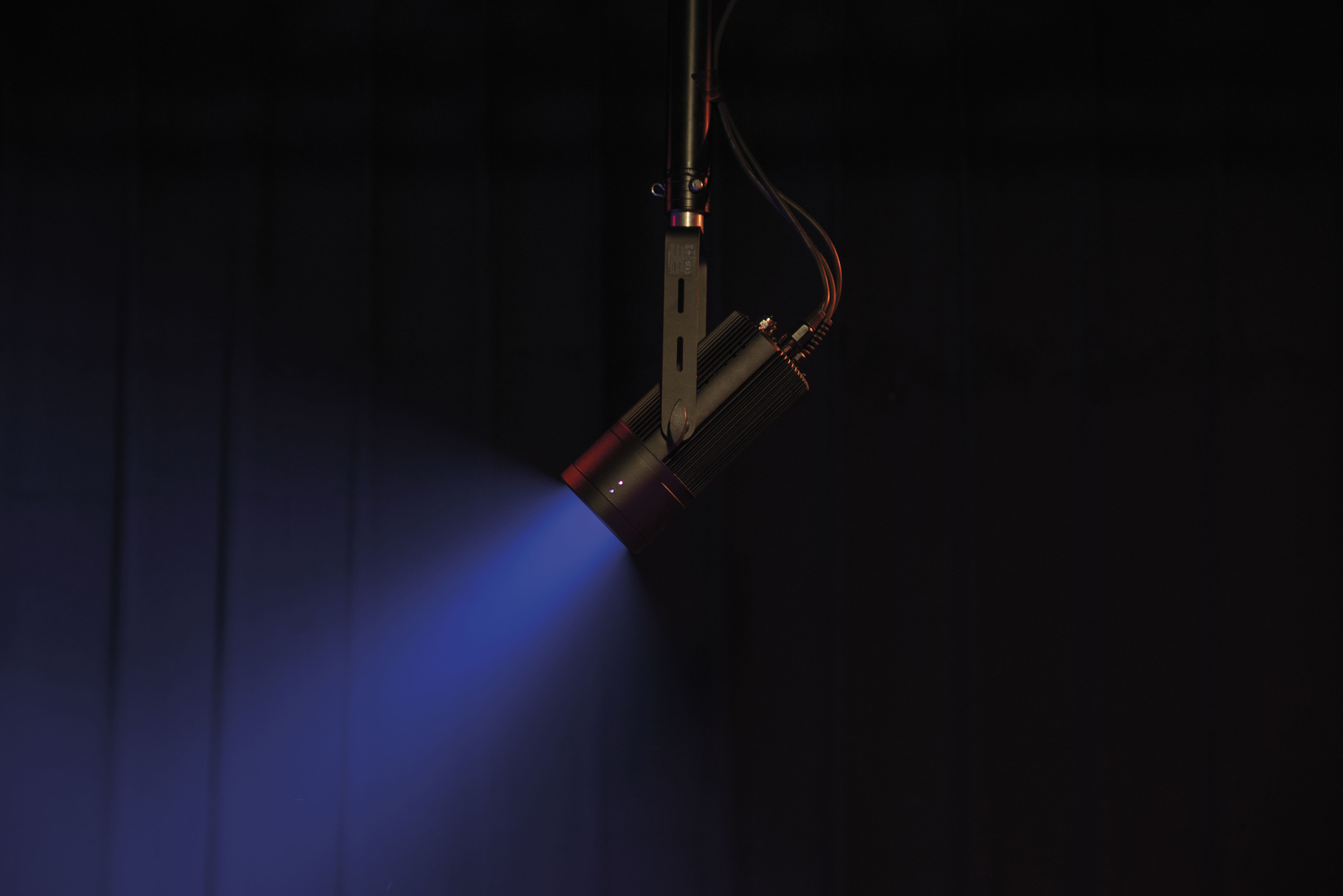 SHOWTEC Performer Pendant 75 Q6 70 W RGBALC House Light LED Fresnel RGBALC-LED-Fresnel mit 70 W