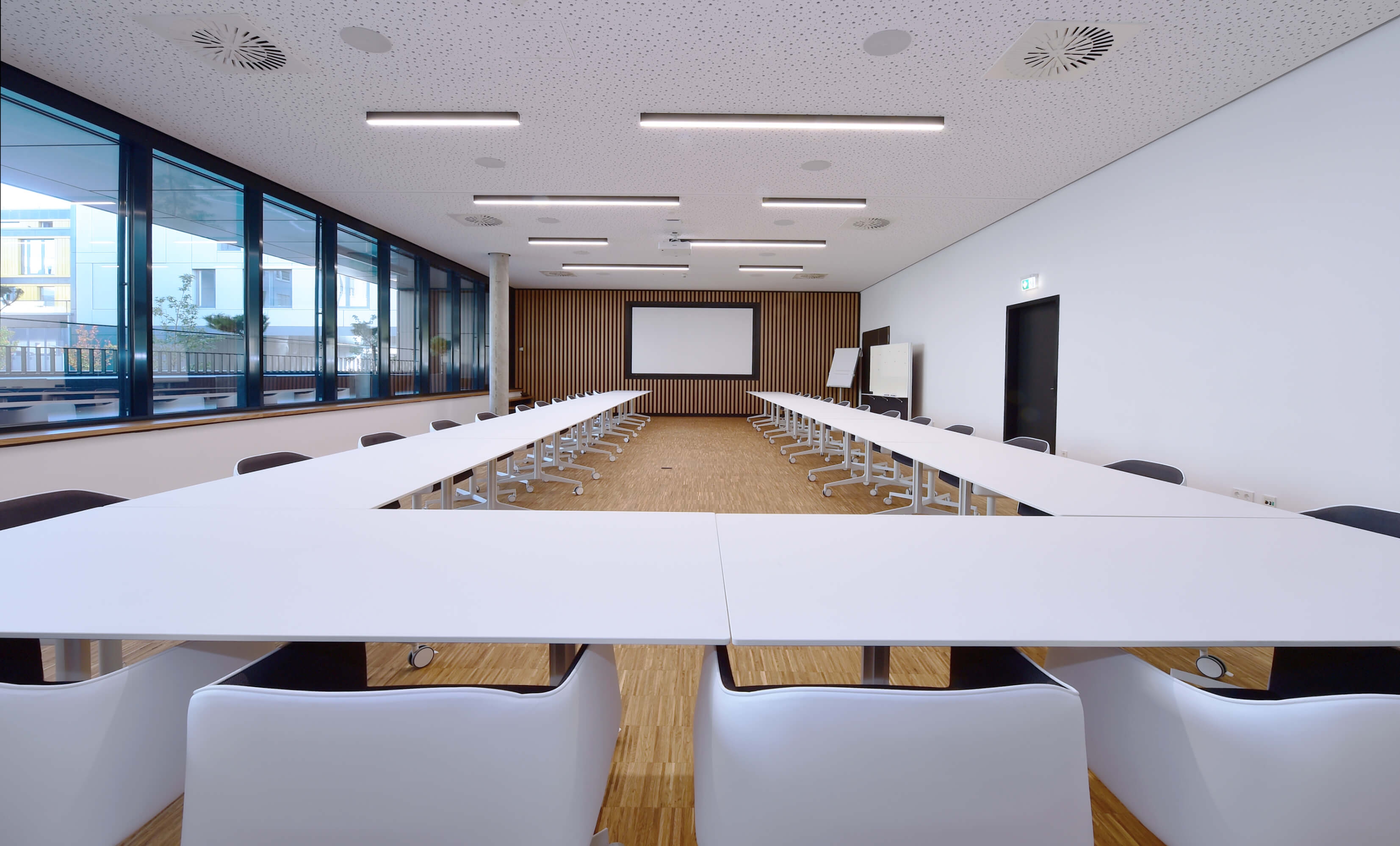 PLANO ES, 62 x 38mm, schwarz mit LED-Träger, 2m