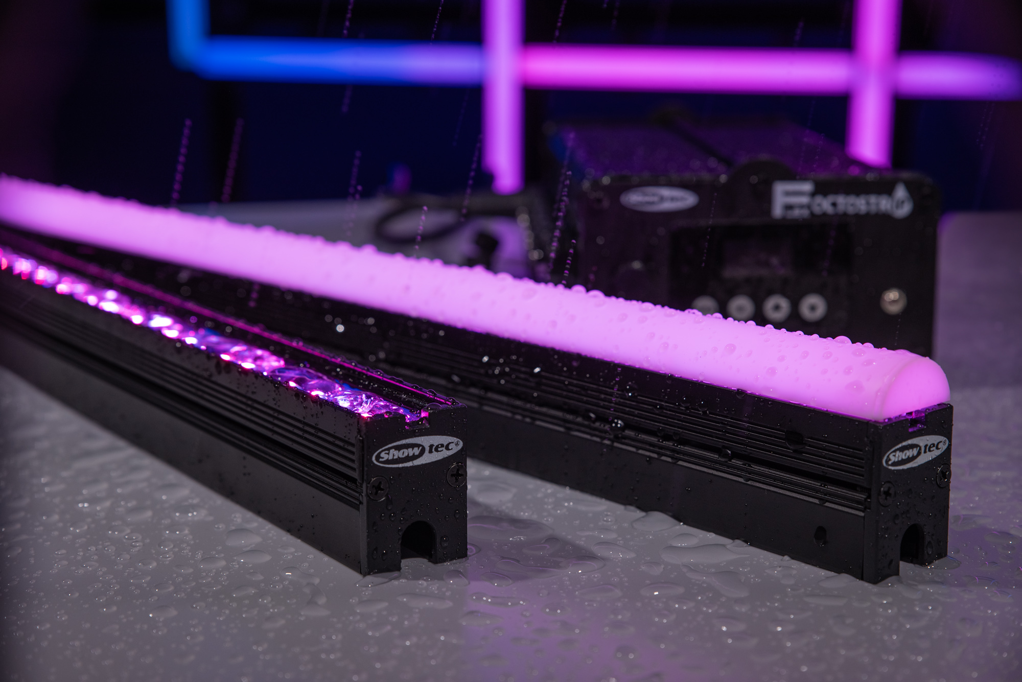 SHOWTEC Single Strip for Octostrip FLEX - 1 m 27 W RGBW LED Octostrip im IP65-Gehäuse