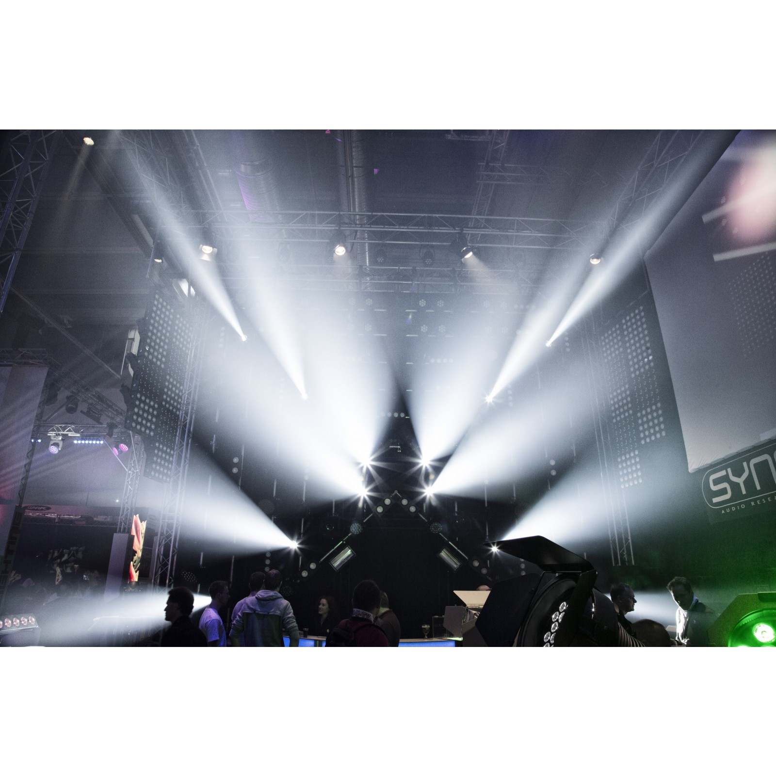 Briteq BTX-TITAN Beam, Spot und Wash Hybrid Moving-Head Briteq BTX-TITAN Beam, Spot und Wash Hybrid Moving-Head