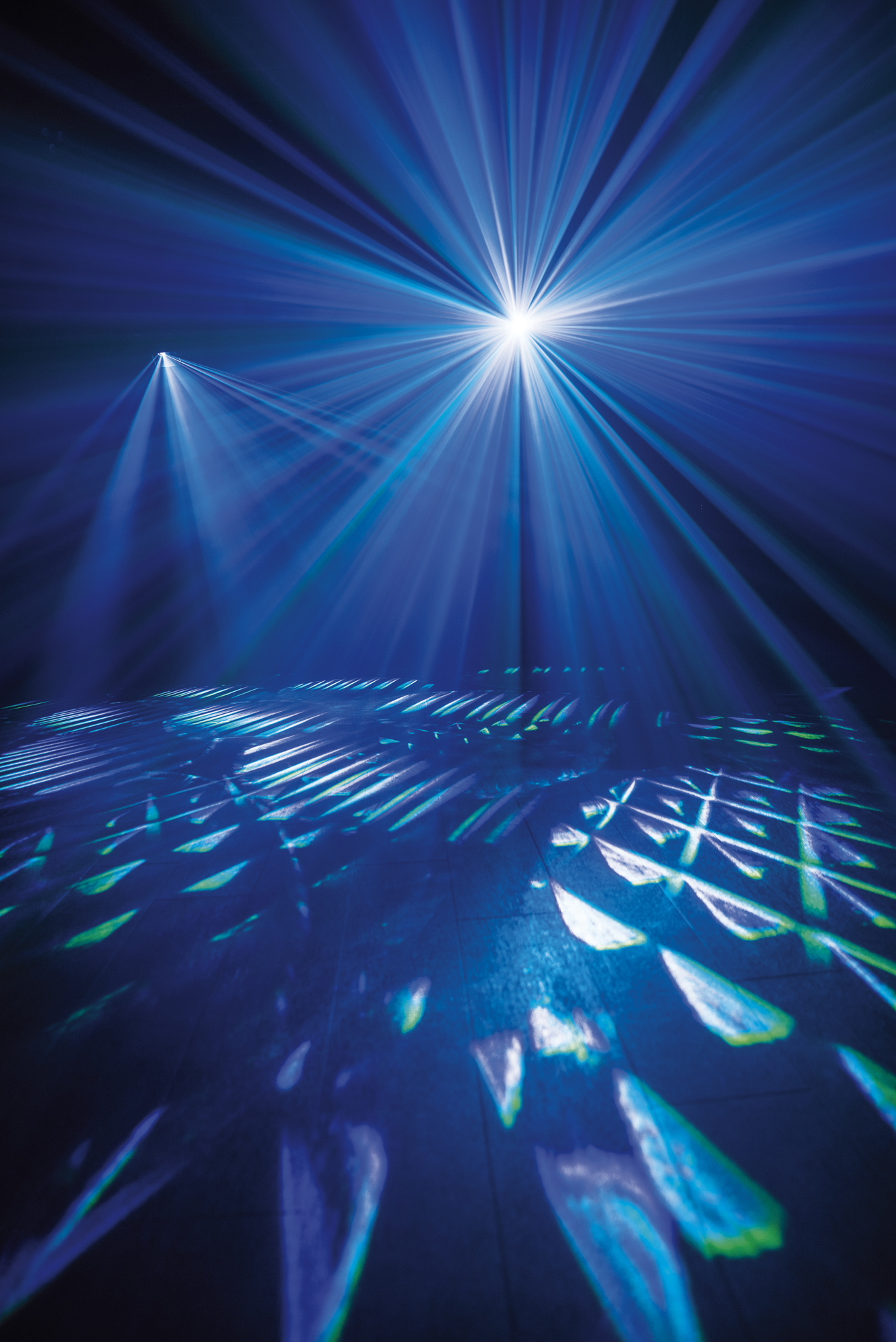 Showtec Club Par Dizzy 3/8 3 x 8 W RGBUV LED Par