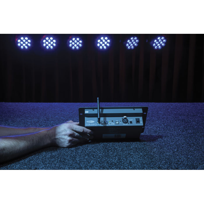 SHOWTEC ColorCue 1 Air Intelligenter, batteriebetriebener LED-Controller mit Wireless DMX, einem Fader und 6 Farben SHOWTEC ColorCue 1 Air Intelligenter, batteriebetriebener LED-Controller mit Wireless DMX, einem Fader und 6 Farben