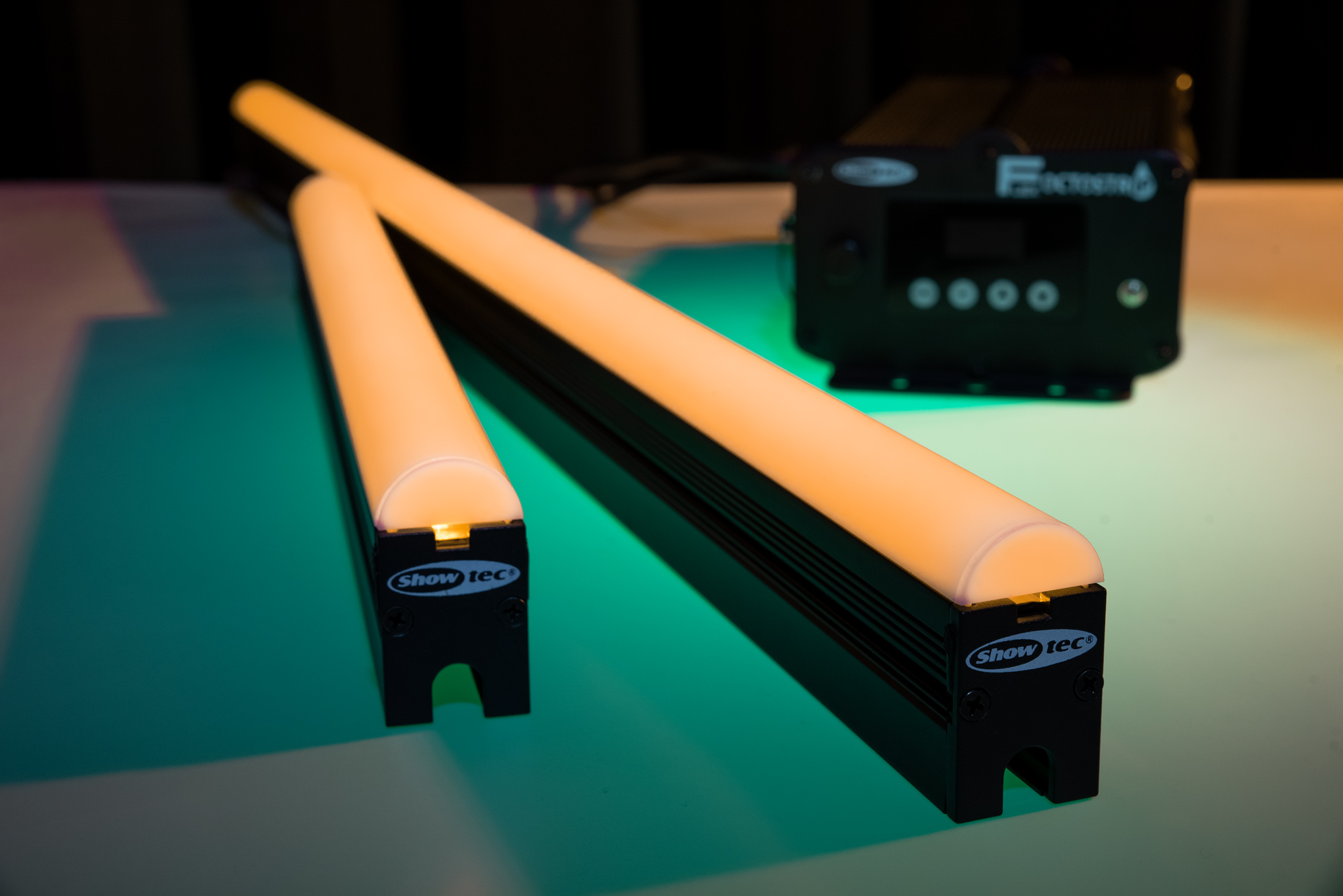 SHOWTEC Single Strip for Octostrip FLEX - 1 m 27 W RGBW LED Octostrip im IP65-Gehäuse
