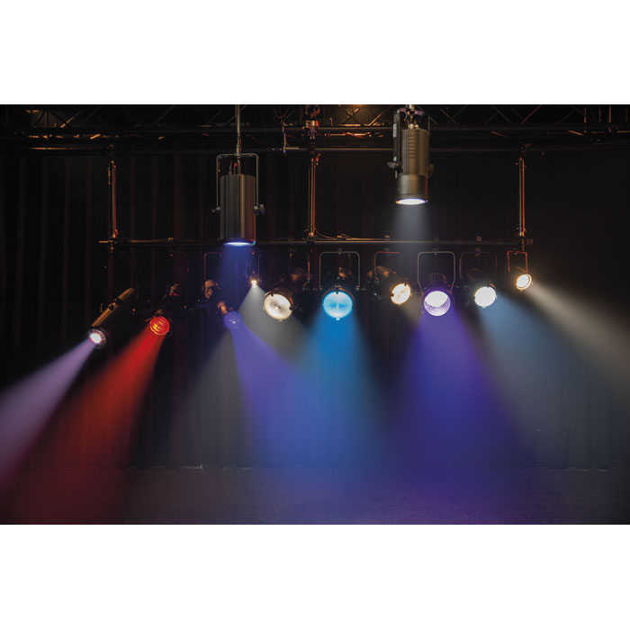 Showtec Performer Profile 600 MKIII 250 W warmweiße Theater-LED ellipsoid